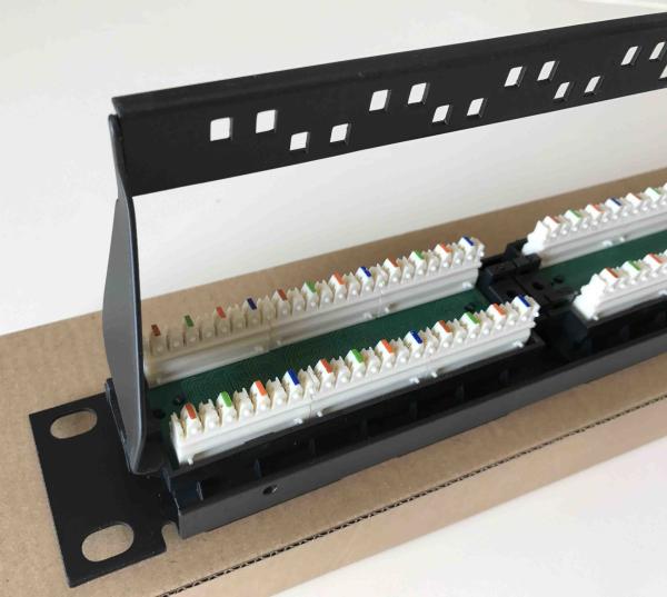 19 110 port non protégé Cat5e du tableau de connexions de bâti de support d'IDC UTP 24 avec la gestion de câble