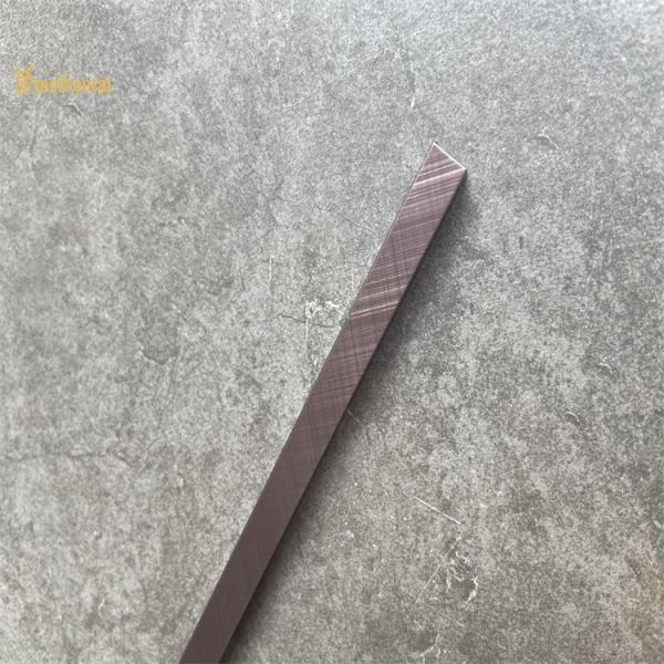 Перекрестная почищенная щеткой плитка нержавеющей стали уравновешивает отделку края металла толщины 0.85mm угловую