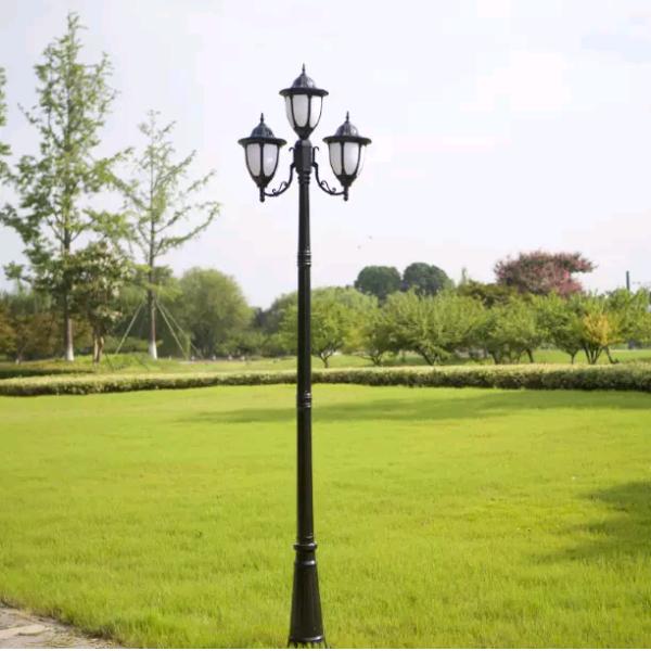 Outdoor Garden Cast Iron Light Pole Black / Yellow Color ANSI Standard
