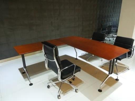 Swivel Wheels Aluminum Group Management Chair Dimension 107 X 58 X 60 CM