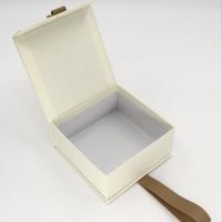 Jolies boîtes cadeaux rigides en carton blanc Jeux de bijoux Boîte de présentation avec poignée