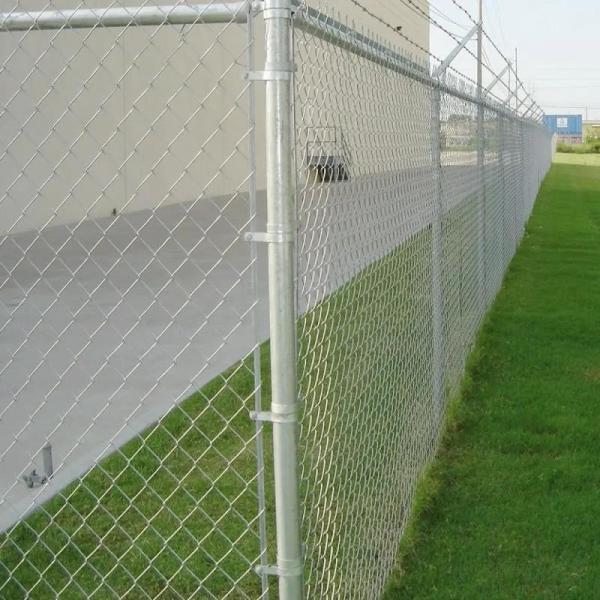 Galvanized Cyclone Wire Mesh Diamond Chainlink Fence Panels Chain Link Fence Roll