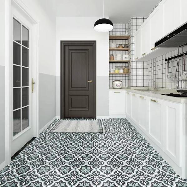 Carreaux en céramique pour le salon et 200x200mm pour la cuisine
