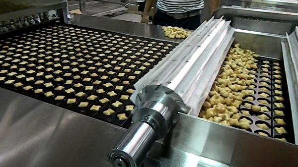 Fully Automatic Hello Panda Biscuit Injection Machine For Chocolate Cream Jam Injecting