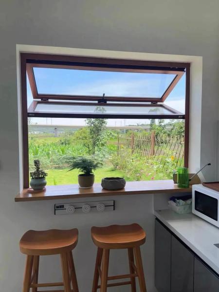 Perch Mountain Ledge Folding Window Framing Cliff Face Habitats and Raptor Nests
