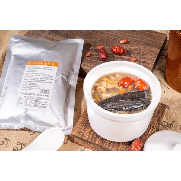 Потихоньку вареный травяной рейши и куриный суп из дендробиума