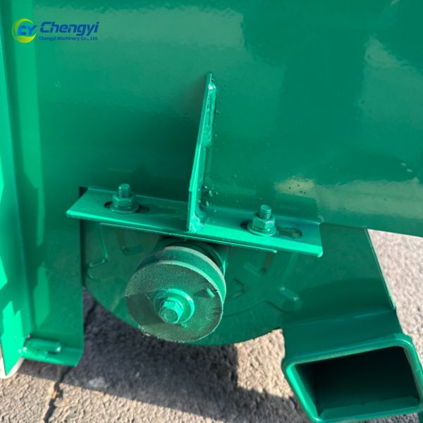 Affordable Steel Hammer Corn Thresher Machine Crop Cleaner Compact Hulling Machine For Smallholders