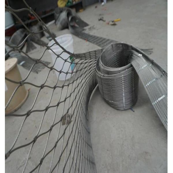 316 Hot Sale Factory Supply Woven Enclosure Mesh Fence Guardrail Stainless Steel 316 Flexible Wire Rope Mesh Net Bending Cutting