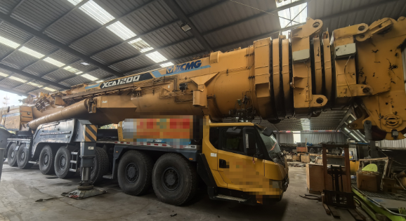 2018model XCA1200-1 all terrain crane Engine: Benz OM502LA+Benz OM460LA Transmission: ZF Axle Brand: German KESSLER Total Counterweight: 170 Tons Main Boom: 102M
