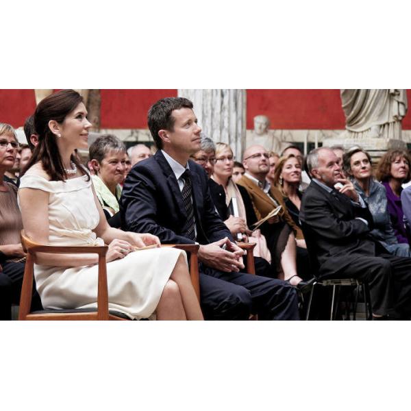 Extrémité de Hans Wegner Kennedy Chair High de noix d'Officeworks 18lb