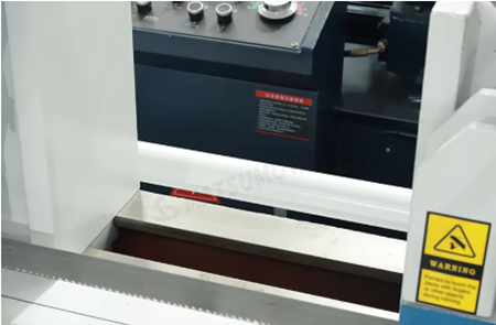 GT4250 Gantry Type Bandsaw Machine Metal Sawing Machine Double Column Structure