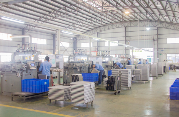 High Efficiency Mercedes Benz Radiator W210 / E200 / E230 26mm