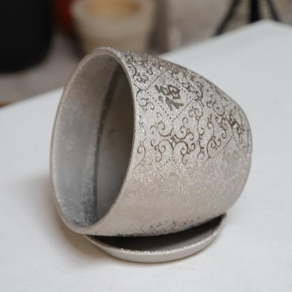 Ajoutez une touche de style à vos plantes avec notre collection de pots en céramique