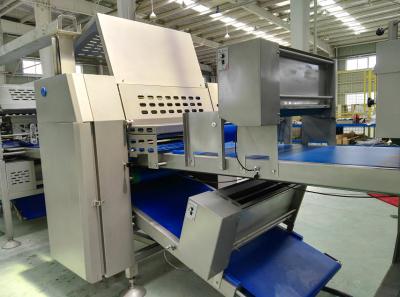 Fácil opere a máquina de estratificação industrial largura da correia de 800 milímetros para a pastelaria dinamarquesa