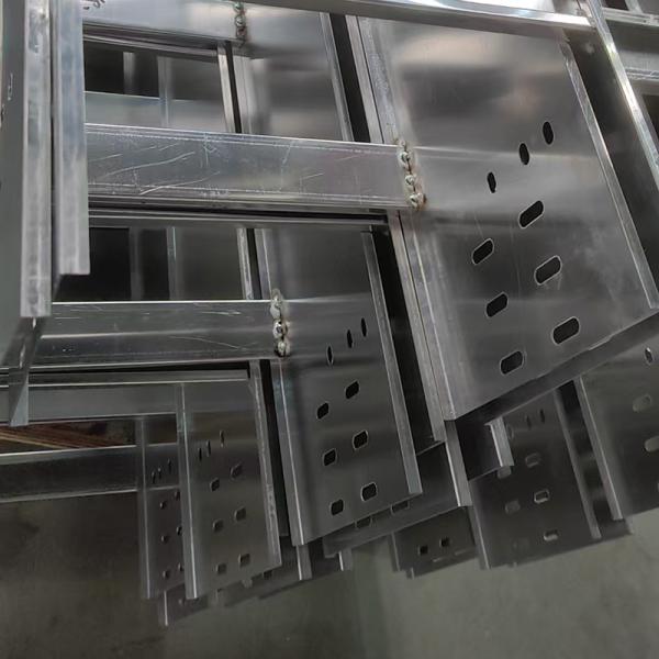 Cable de interior al aire libre 150 mm 50 mm Cable industrial de la bandeja de resistencia a la corrosión