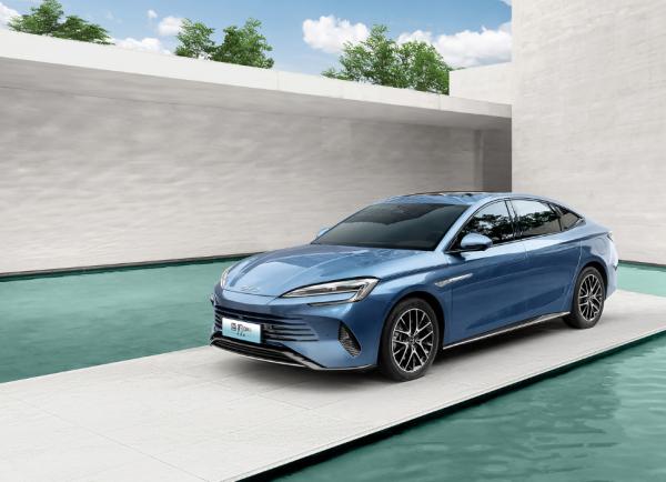Adult Personal BYD EV Car Seal DM-i 1.5T Hybrid Sedan 121Km Petrol Fuel Electric Vehicle EV New Car