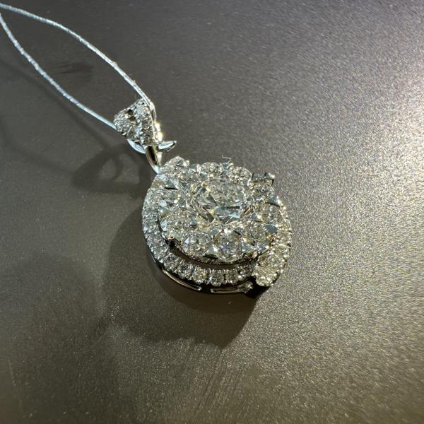 Handmade 18K Gold Luxury Pendant Dainty Diamond Cluster Fashion Jewelry for Women Customized for Anniversary Wedding Banquet
