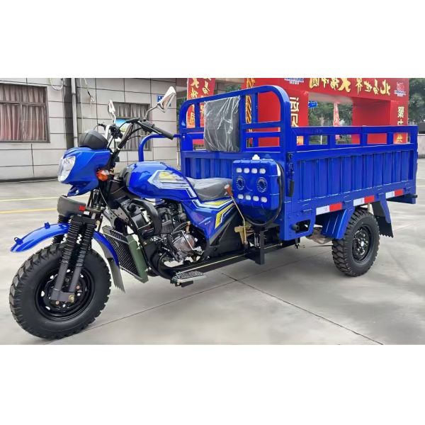 Gasoline Q2 Normal Cargo Tricycle Three Wheeler 200cc Water Cooled Engine With Inner Floating Big Booster Mechanic Brake Rear Axle And 1200kg Load Capacity For Heavy Duty Transport