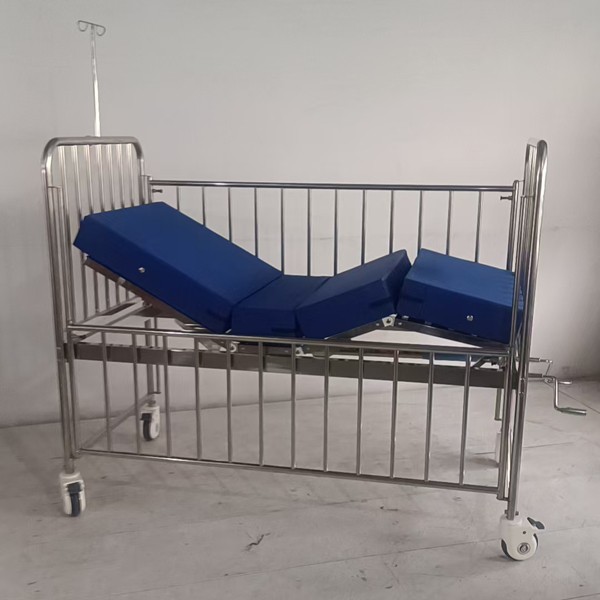 Stainless Steel Medical Pediatric Bed With IV Pole, Full-Length Guard Rail & Shoe Rack Hospital & Clinic Use