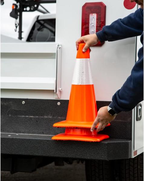 Carregador de cone de tráfego para caminhão, placa de montagem plana bloqueios rodoviários perna de pinça de cabelo armazenamento de pernas Cone organizador de tráfego bracket