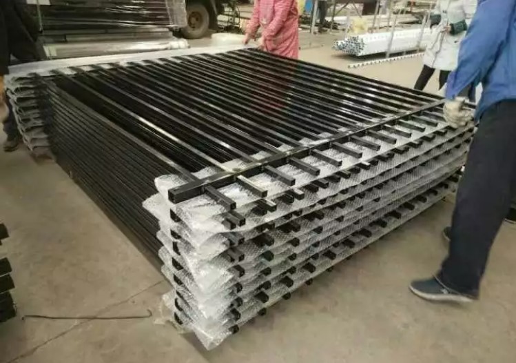PVC 1.8*2.4m покрыл сваренную трубчатую стальную загородку
