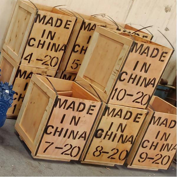 Forage à dents pour formations dures moyennes à haute résistance à la compression dans le forage de puits