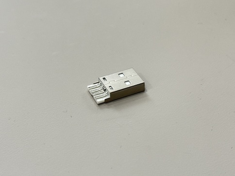 High-Performance USB 2.0 AM Connector | Integrated White Housing | Gold-Flash Contacts | Bright-Nickel Shell | Wire-Solder Type