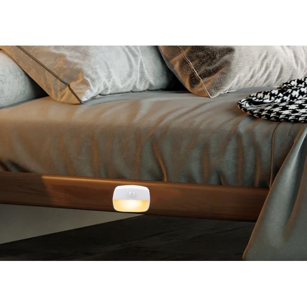 0.8W 30LM Plug In Night Lamp PIR Sensor 100 Degree For Closet Aisle Hallway