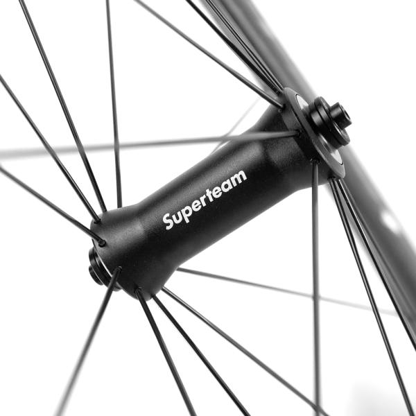 Колесный комплект из углеродного волокна Superteam - это высшее улучшение производительности дорожных велосипедов
