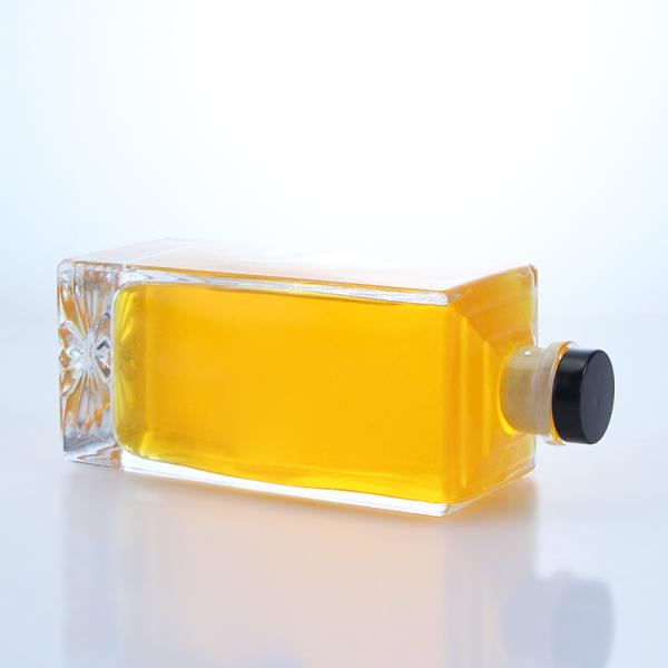 Whisky Vodka Tequila Gin Rum Small Capacity Glass Bottle with Logo and Cork Made