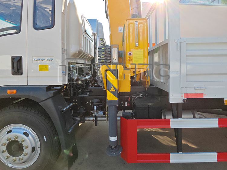 SINOTRUCK 4X2 6 колес грузовик с краном грузовик с монтированным краном для продажи