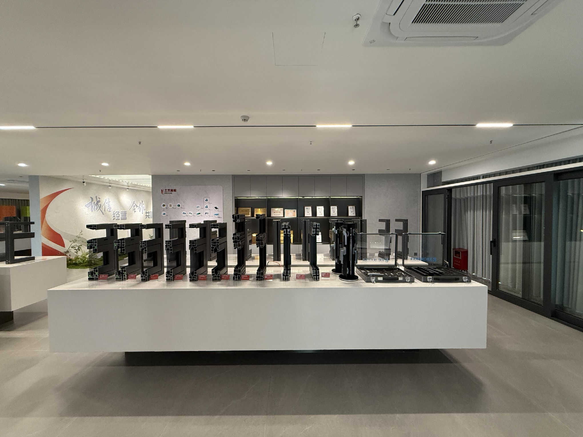 Guangdong SuperHuge Doors and Windows Co., Ltd