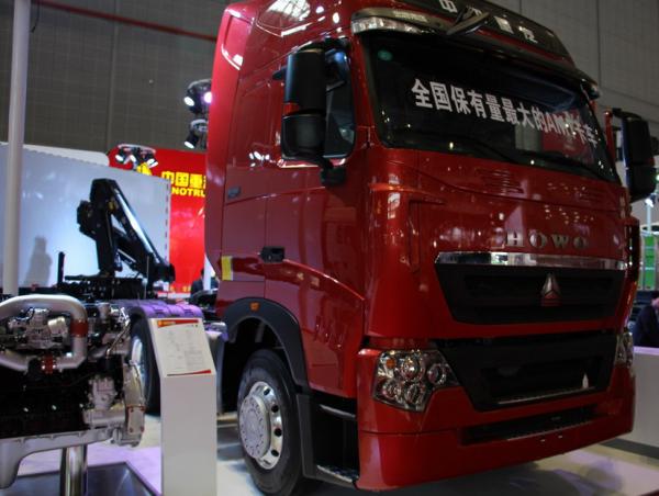 420 hp howo 6x4 Euro 3 tractor trailer truck / prime mover and trailer for towing goods on Port