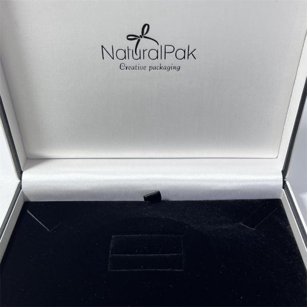 Off White Pendant Ring Packaging Boxes Clamshell PU Jewellery Gift Box