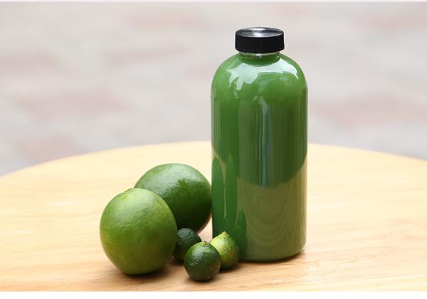 Colored Clear Plastic Bottles with screw cap , PET beverage drinking water bottle for food packaging