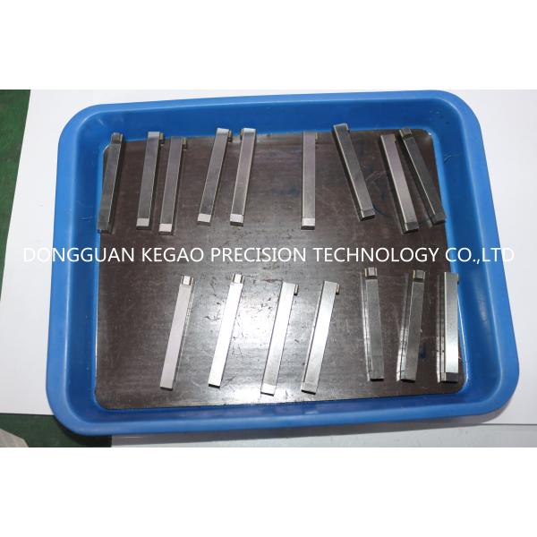 Точность материала 0.001mm автомобильных деталей 8407 инжекционного метода литья вставки