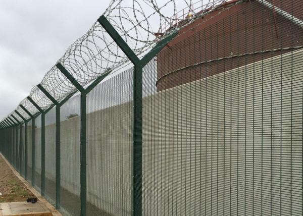 Y Square Post Galvanized Wire Mesh Fence with Razor Wire 4.0mm 4.5mm