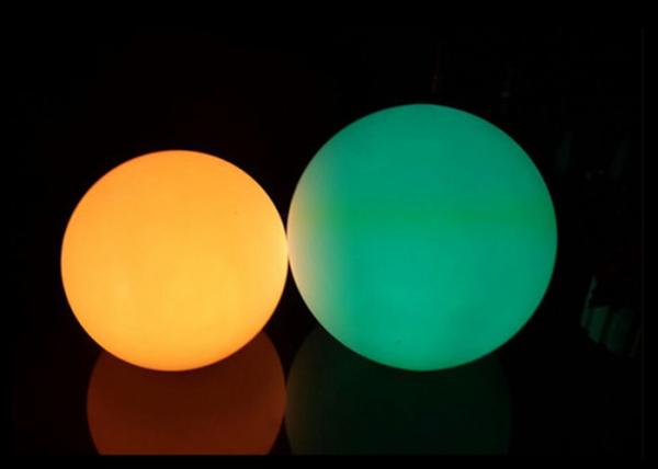 A cor que muda a luz conduzida da bola/conduziu bolas de flutuação do fulgor para a piscina