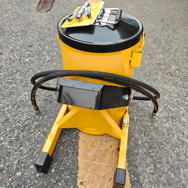 6L Foot Operated Grease Bucket, High Pressure Pedal Grease Pump for Excavator Machinery Lubrication