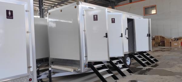 Movable Toilet Trailer Manufacturer Outdoor Application 3 Station Modern Style Trailer