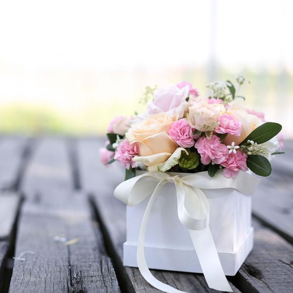 Logo personnalisé Emballage de truffe recyclable Carton rond Boîte de chocolat Favourites Cadeau Pour Souvenirs de Mariage