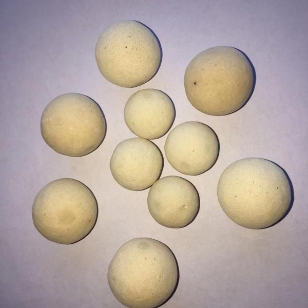 薄黄色 高アルミナ 耐火性 熱貯蔵 コーティングメディアのためのセラミック サポートボール