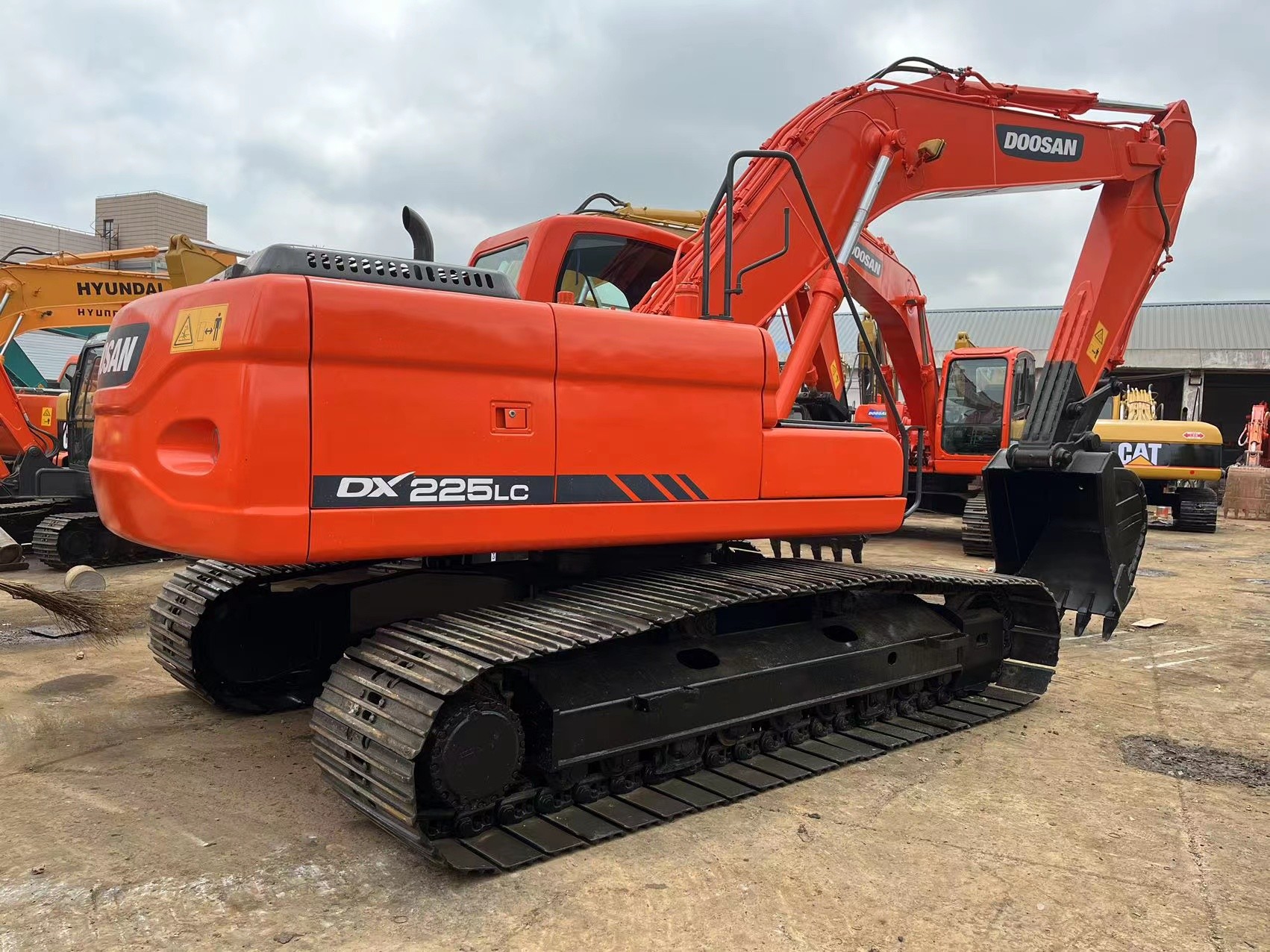 22 тонны использованный экскаватор Doosan Crawler в оригинальном цвете
