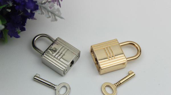 Fashion nickel color zinc alloy metal bag decorative lock with key for handbags