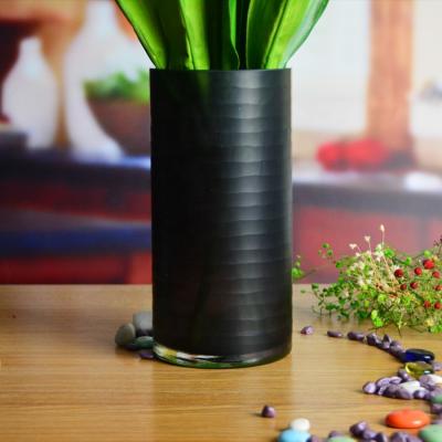 A mão gravou o vaso de vidro decorativo do cilindro, peças centrais do vaso do cilindro com teste padrão