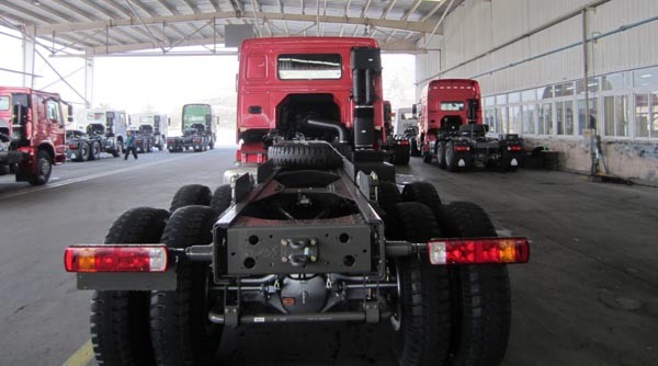 China Howo 6x4 Euro 3 tractor head trucks / prime mover truck with spare parts