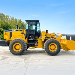 5 Ton SEM 655D Wheel Loader Pay Loader with Heavy Duty Rock Bucket Widely Used in Kenya for Quarry Stone Loading