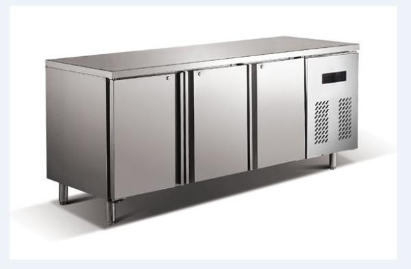 3 Doors Kitchen Workbench Fresh Keeping Freezer Temp 0~10℃ 60HZ