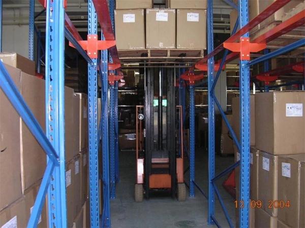 Customized Forklift Drive In Racking System Warehouse Storage Logistic Equipment