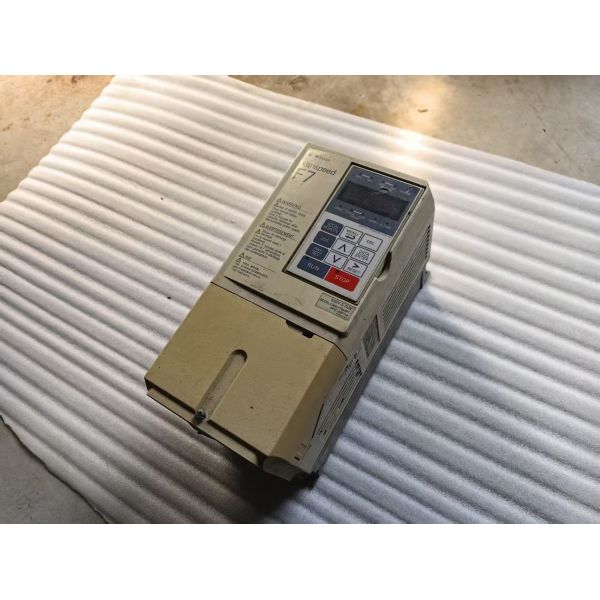 CIMR-F7A43P7 VFD Frequency Converter 3.7KW 3 Phase 380 to 480VAC Inverter